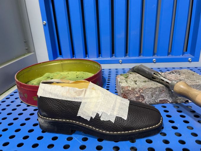 圆头 低帮 一脚蹬 深口鞋 皮革