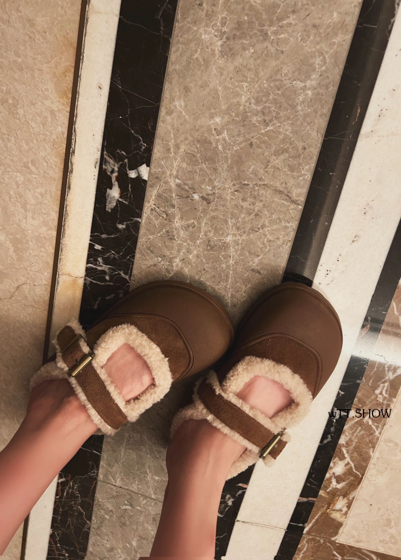  - VALI鞋履AI设计主图