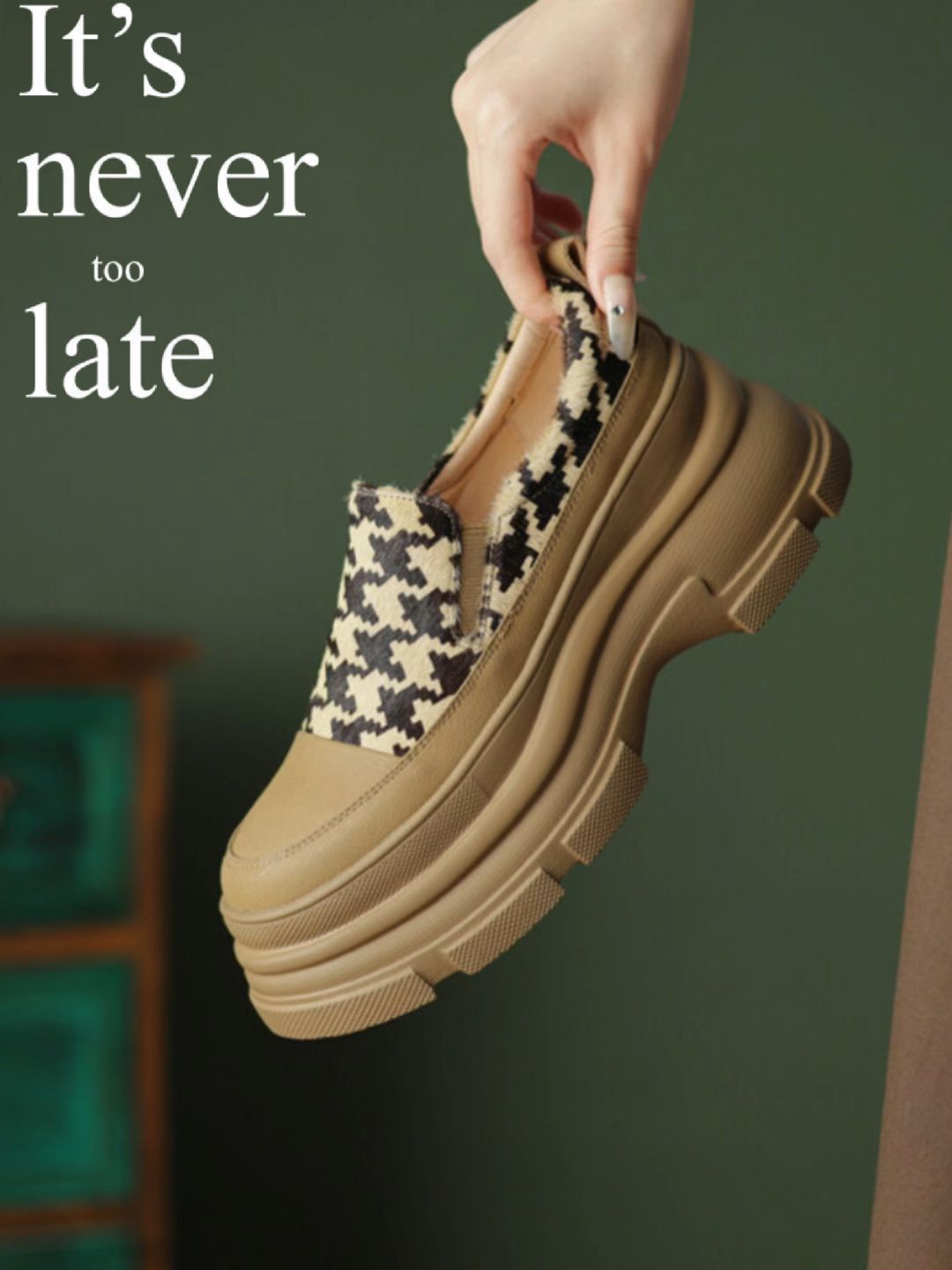  - VALI鞋履AI设计主图