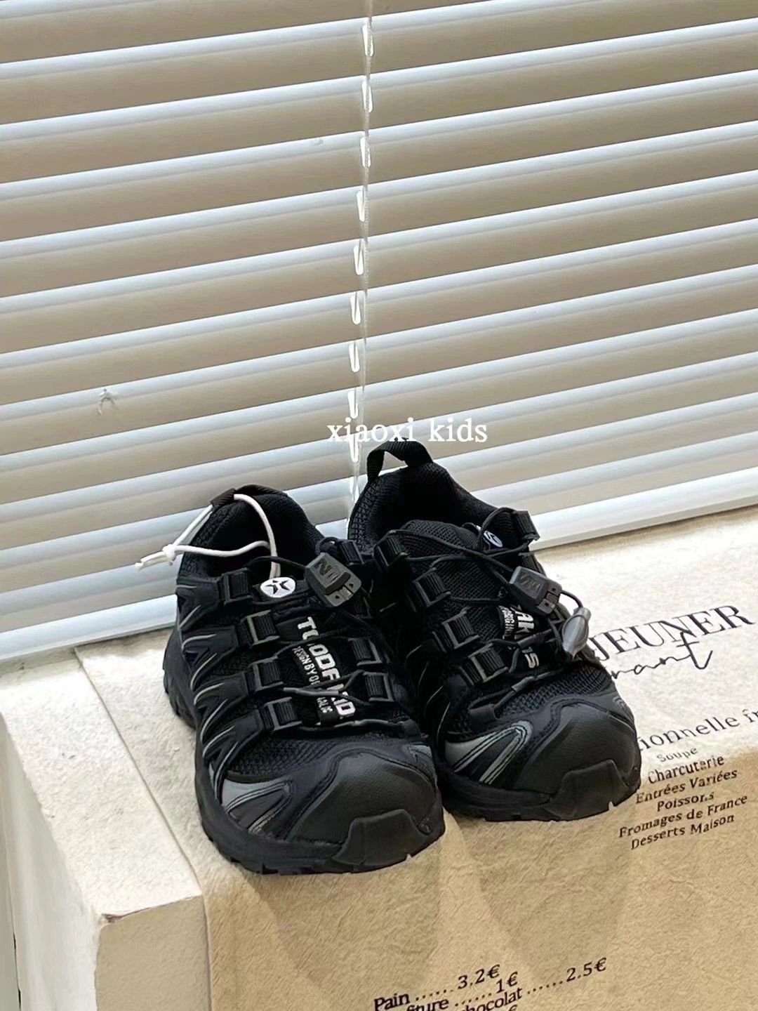 低帮  - VALI鞋履AI设计主图