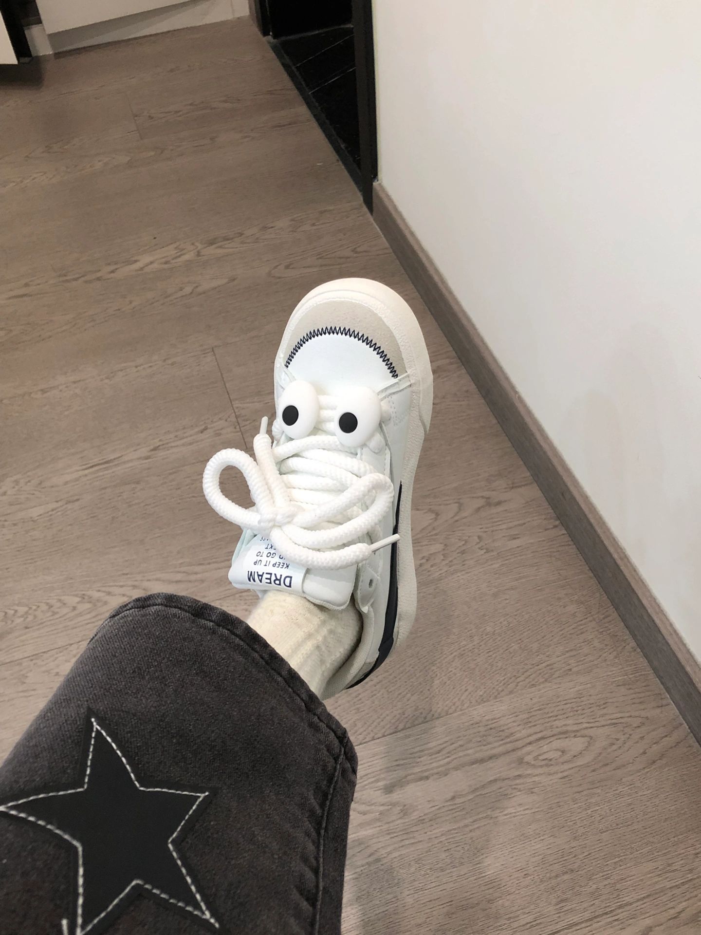  - VALI鞋履AI设计主图