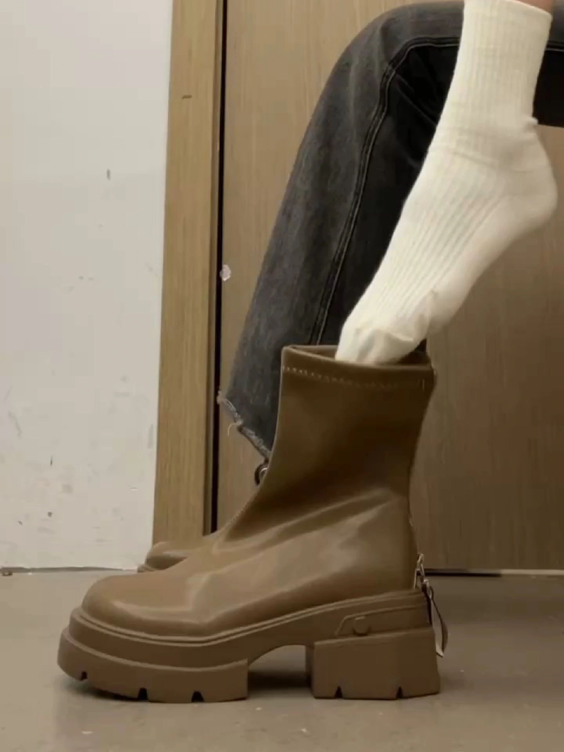 粗跟 皮革  - VALI鞋履AI设计主图