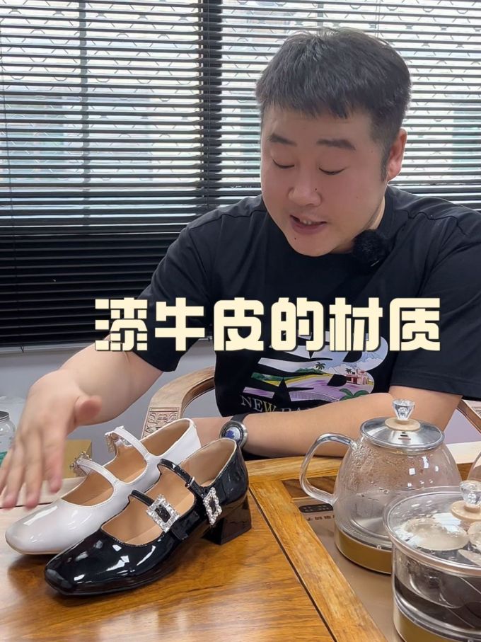 针织面料 圆形领 文字图案 印花 深蓝黑色 晚霞色