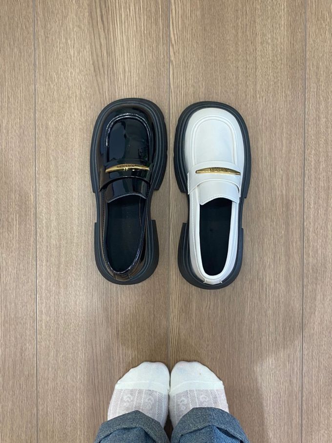圆头 低帮 袢扣 深口鞋 皮革