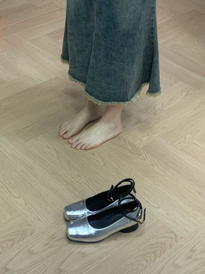 方头 袢扣 浅口鞋 皮革