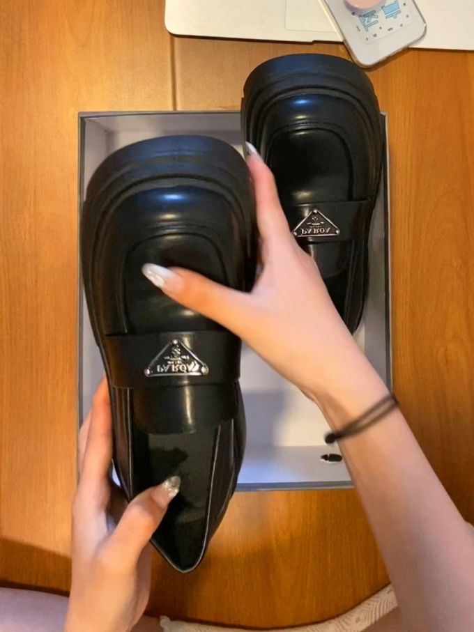 圆头 低帮 深口鞋 皮革