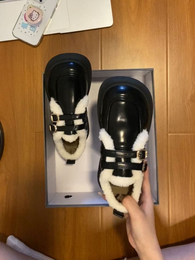 圆头 袢扣 深口鞋 皮革