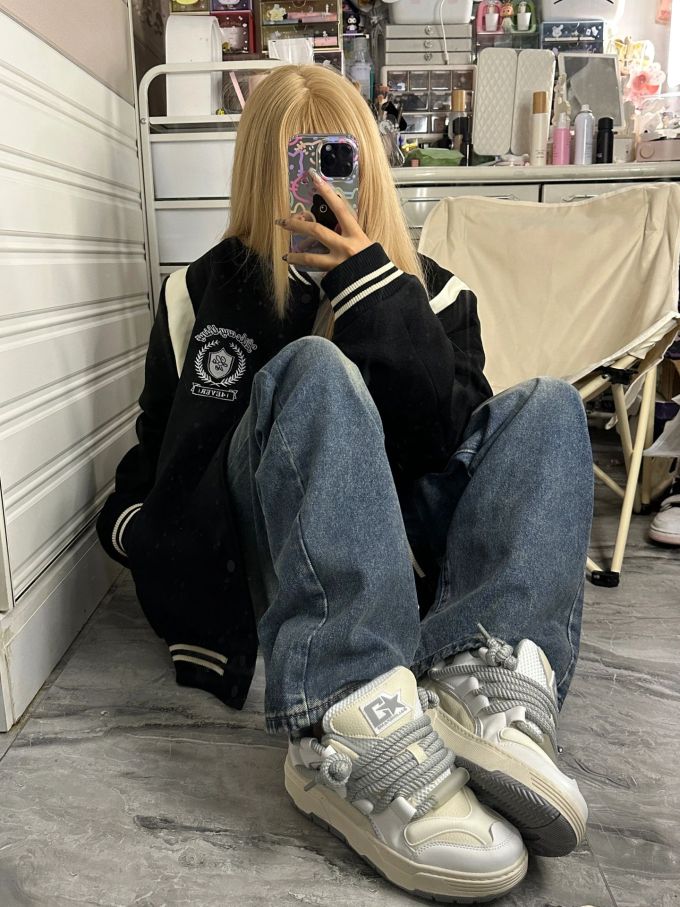 标志图案 撞色/渐变 贴布绣 边缘装饰 酱黑色 徽章