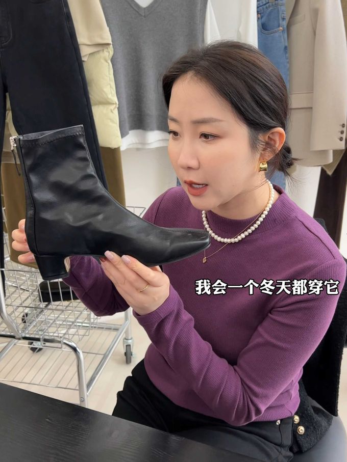 毛纺 圆形领 文字图案 绣花 细针 洋红紫 夹竹桃紫 夜蓝色