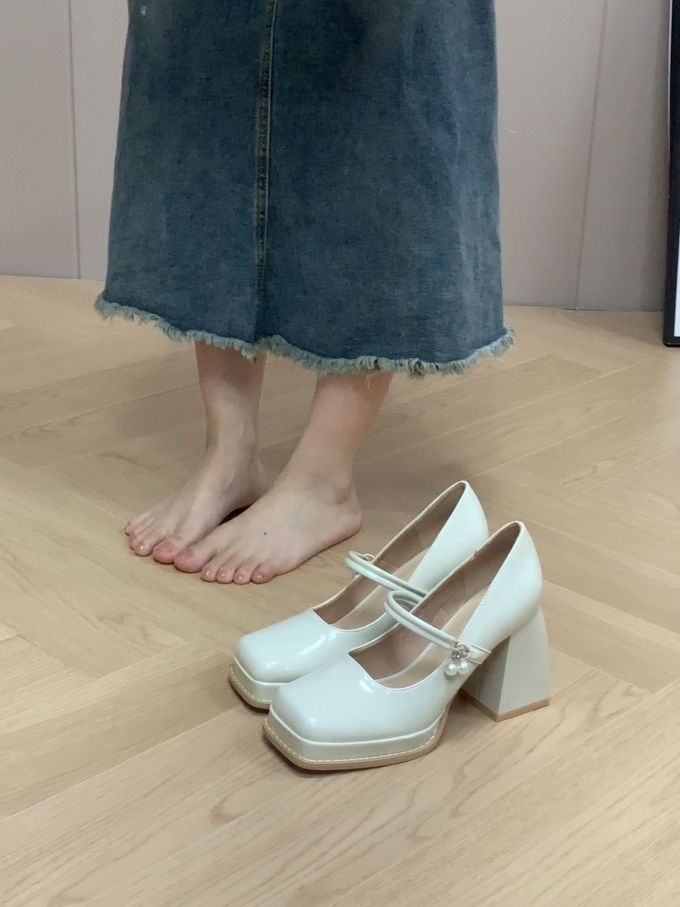 方头 袢扣 浅口鞋 皮革