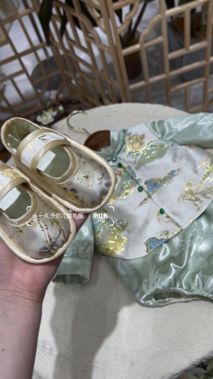 低帮 中口鞋 魔术贴 