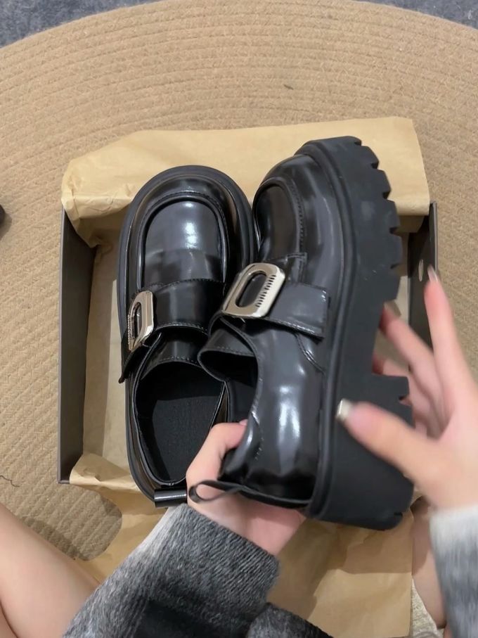 厚底 圆头 袢扣 皮革