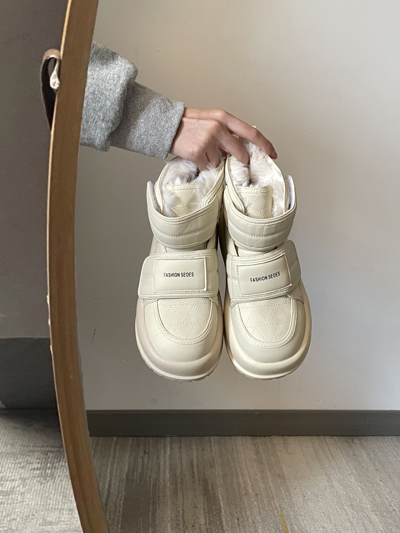 高帮 魔术贴  - VALI鞋履AI设计主图