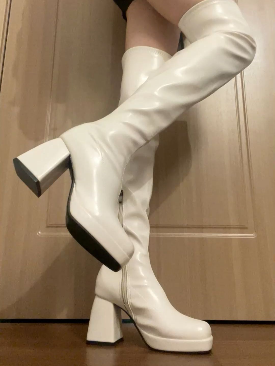 皮革  - VALI鞋履AI设计主图