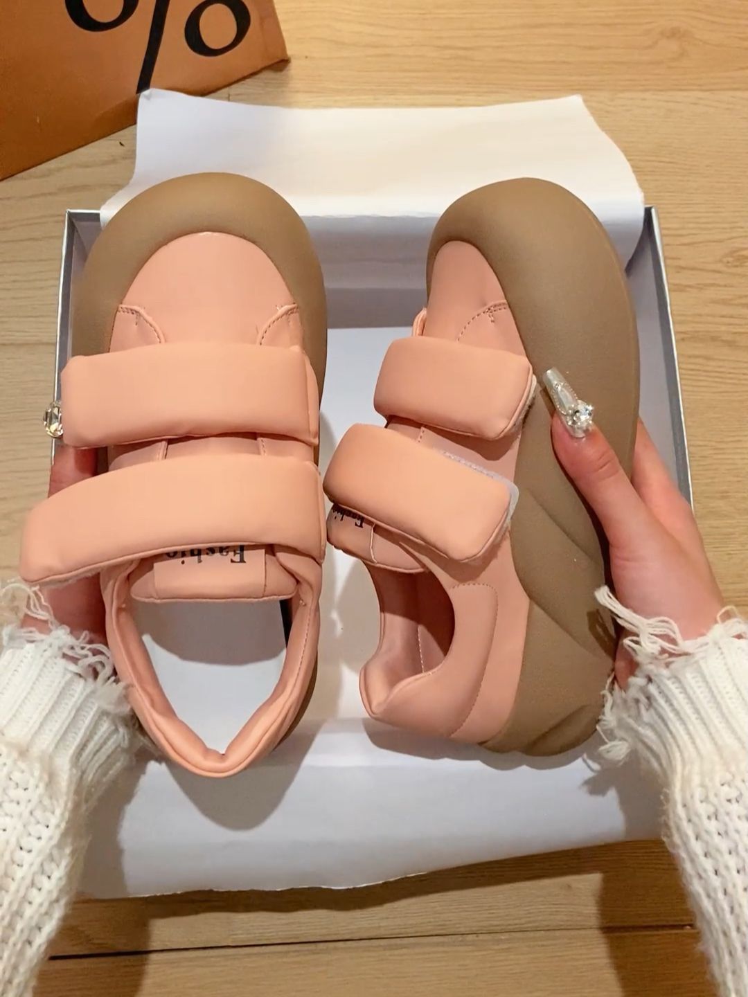 低帮 魔术贴 皮革  - VALI鞋履AI设计主图