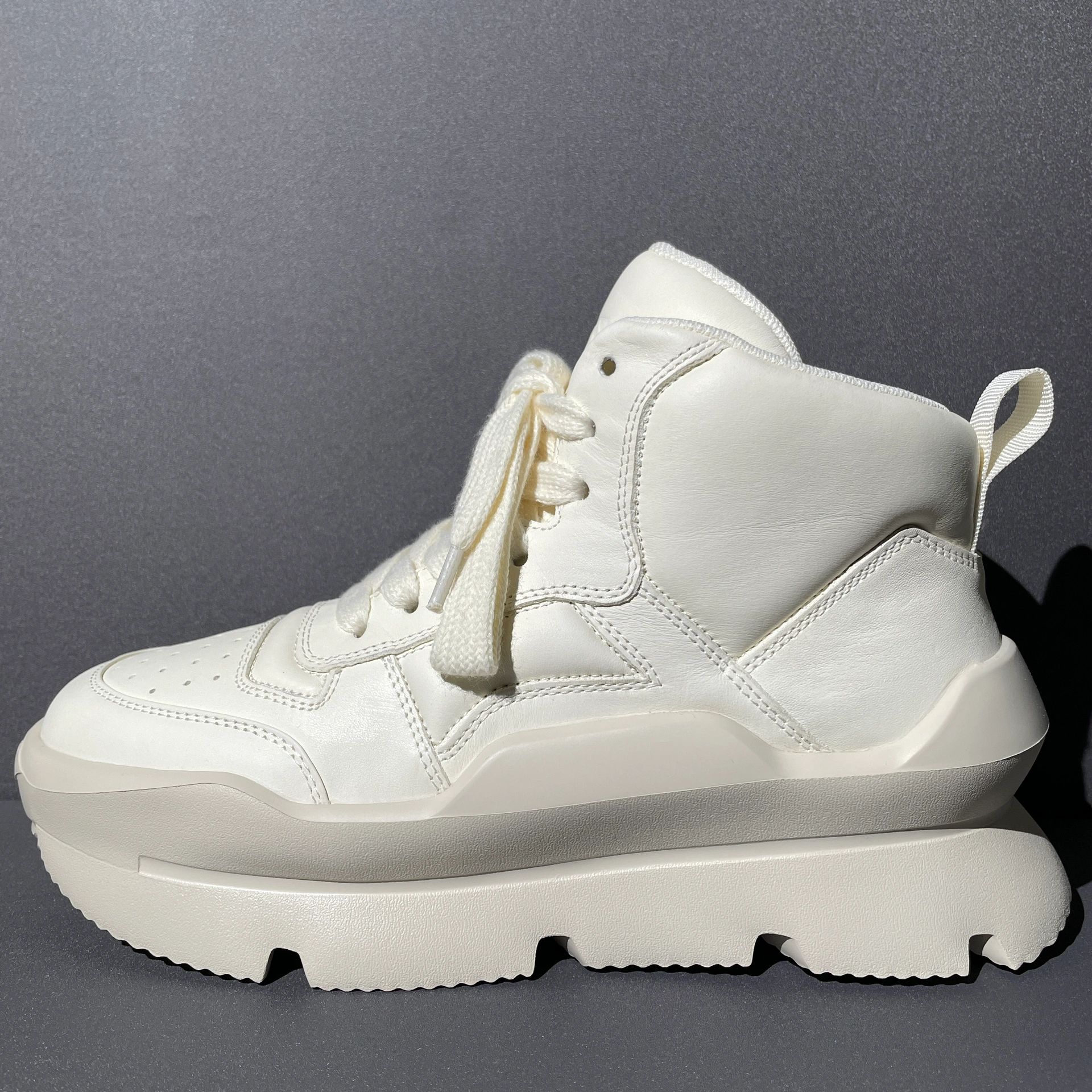 中帮 皮革  - VALI鞋履AI设计主图