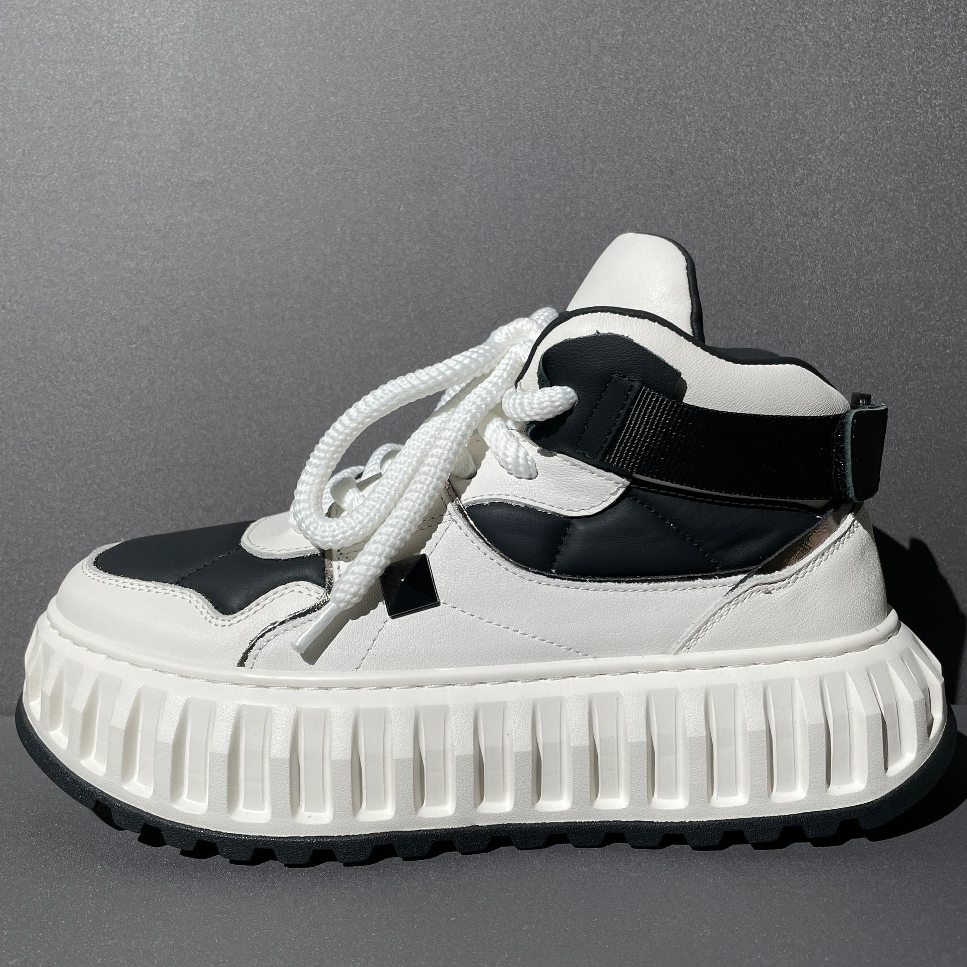 中帮 系带 魔术贴 皮革  - VALI鞋履AI设计主图