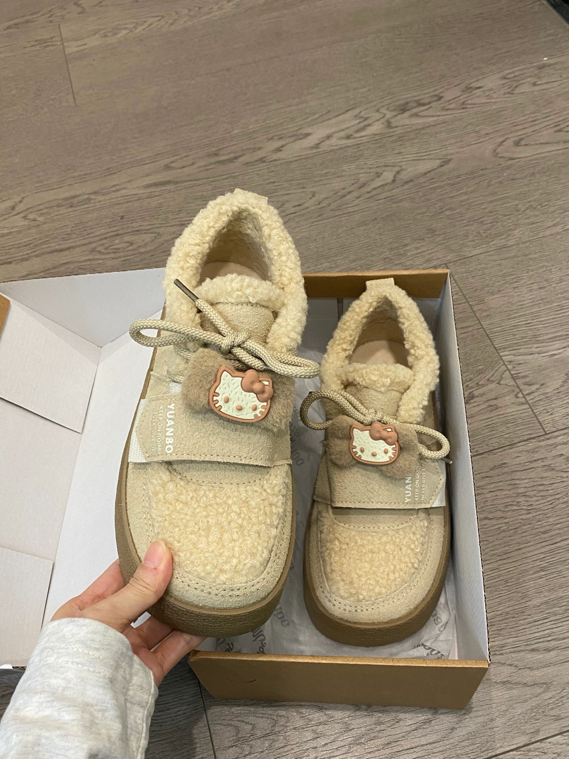 低帮 袢扣  - VALI鞋履AI设计主图