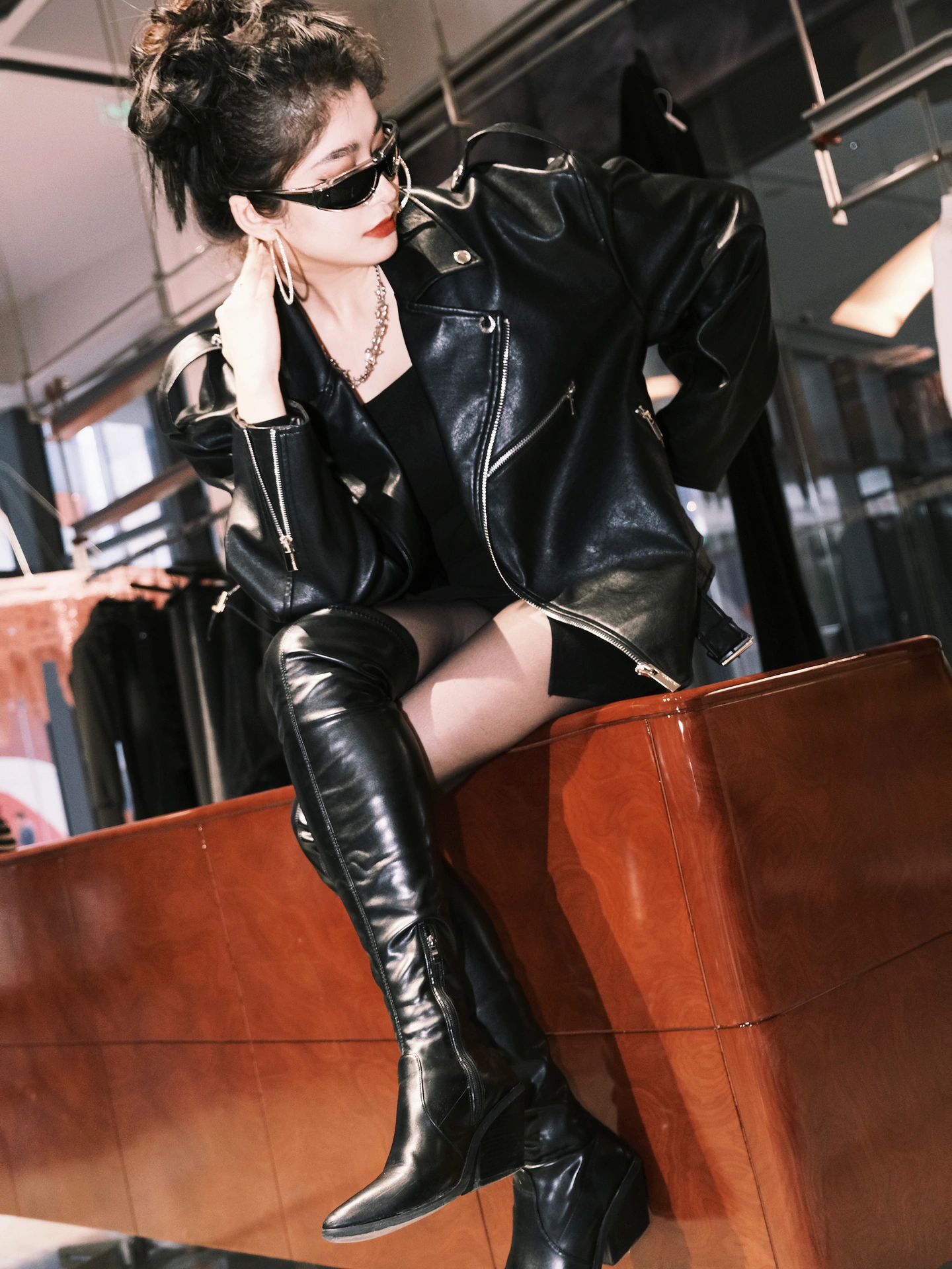 皮革面料 H型 翻驳领 酱黑色 基础扣饰 功能拉链 基础拉链  - VALI鞋履AI设计主图