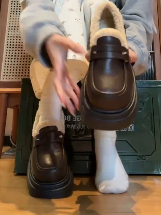 圆头 深口鞋 皮革
