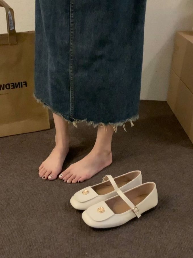 方头 袢扣 浅口鞋 皮革