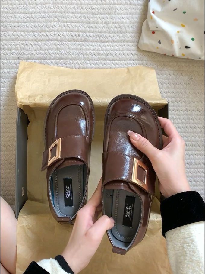 圆头 袢扣 深口鞋 皮革