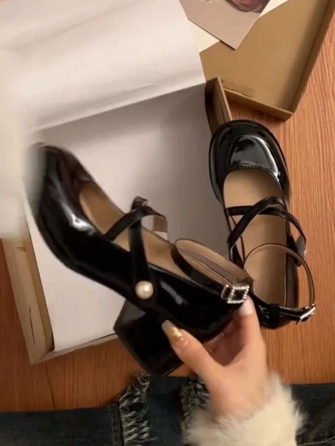圆头 袢扣 中口鞋 皮革
