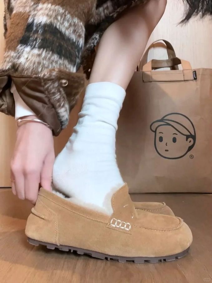 圆头 一脚蹬 中口鞋 皮革