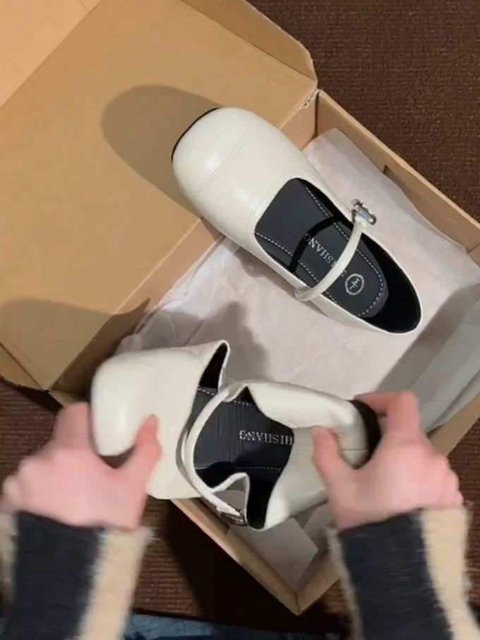 圆头 袢扣 中口鞋 皮革
