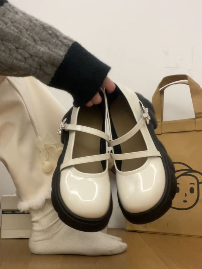 圆头 袢扣 中口鞋 皮革