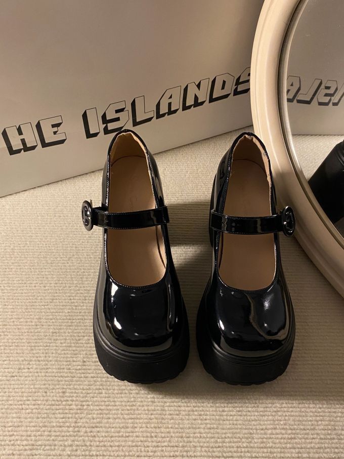 圆头 袢扣 中口鞋 皮革