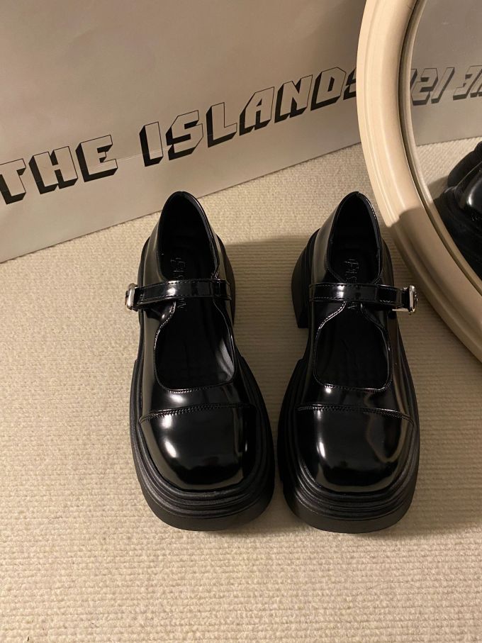 圆头 袢扣 中口鞋 皮革