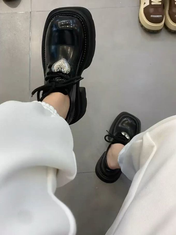 圆头 低帮 插扣 深口鞋 皮革