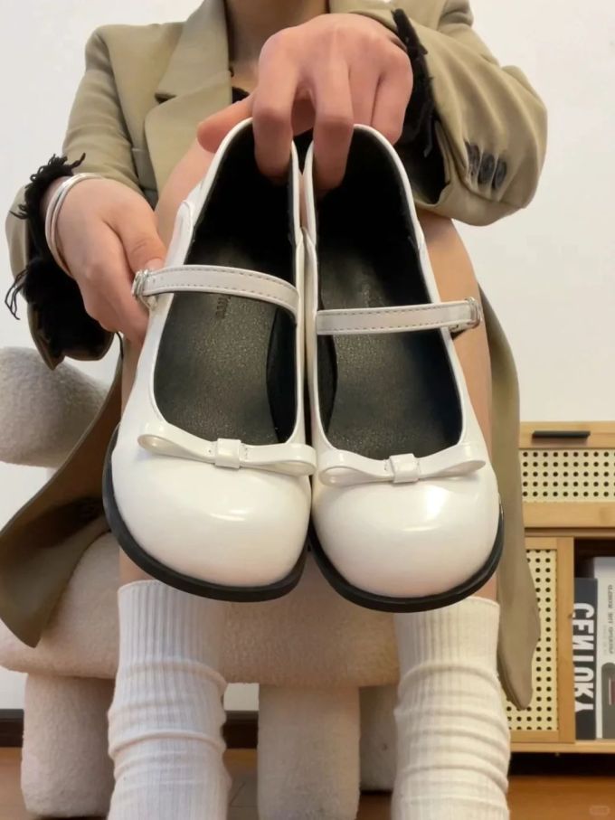 圆头 袢扣 中口鞋 皮革