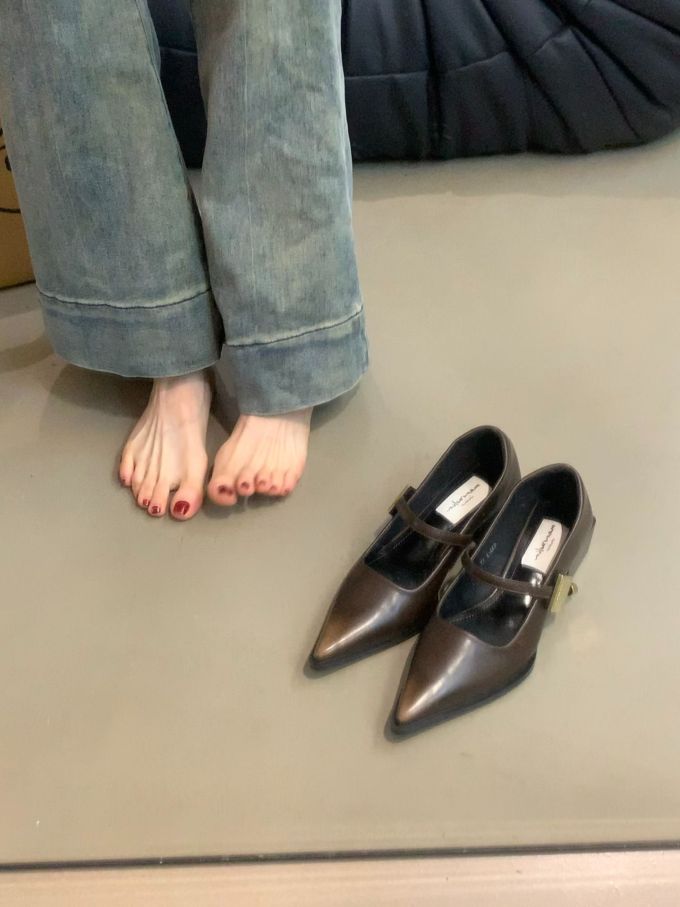 尖头 袢扣 中口鞋 皮革