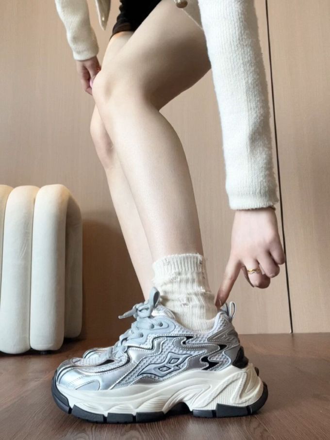 淡蓝色