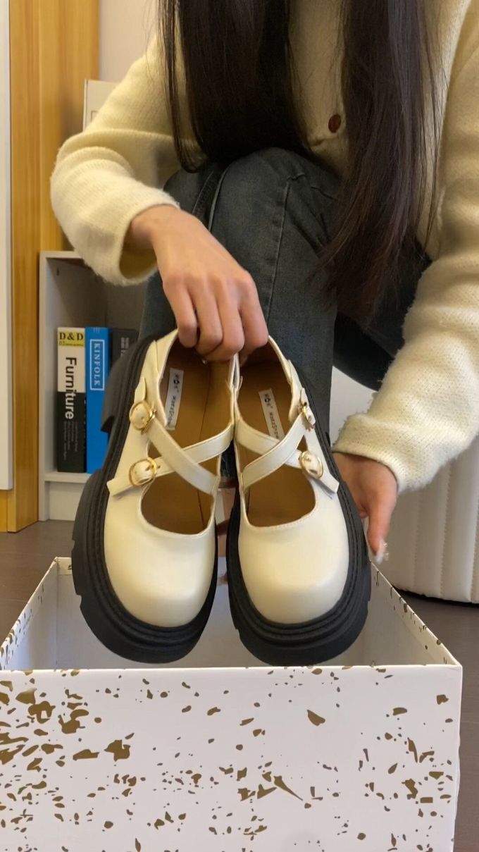 圆头 袢扣 中口鞋 皮革