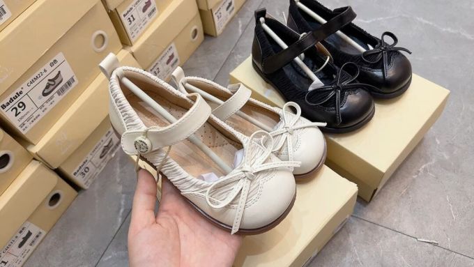 圆头 袢扣 中口鞋 皮革