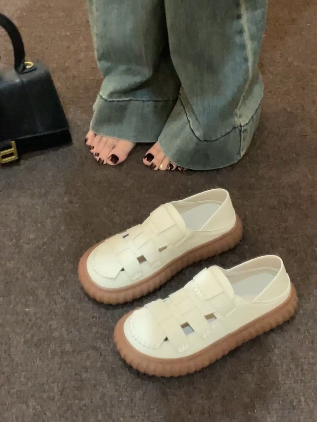 - VALI鞋履AI设计主图