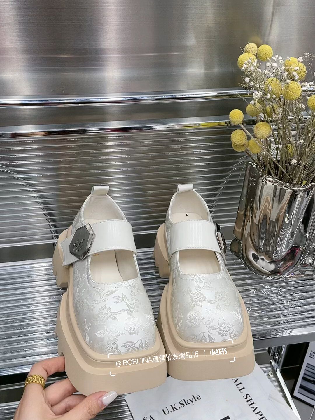 厚底 中口鞋 皮革 厚底 中口鞋 皮革 - VALI鞋履AI设计主图