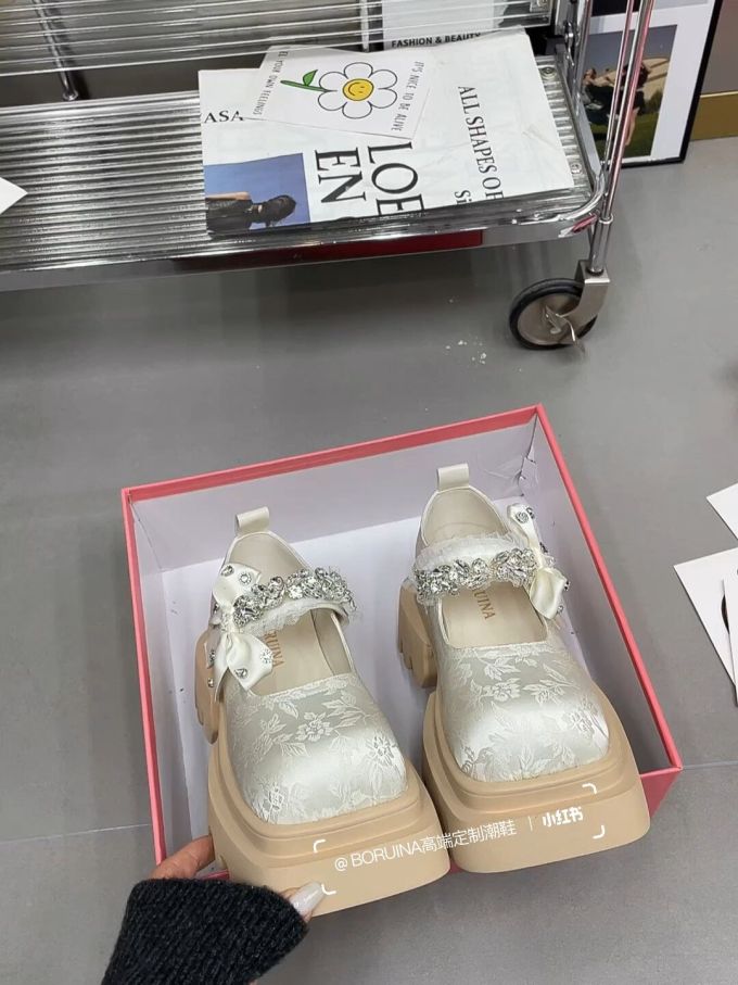 圆头 袢扣 中口鞋 皮革
