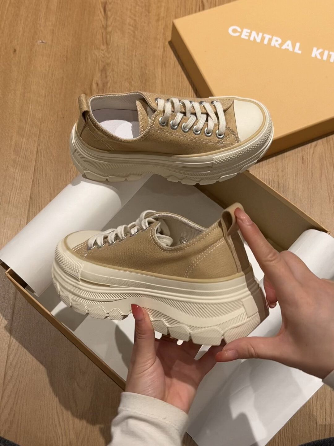  - VALI鞋履AI设计主图