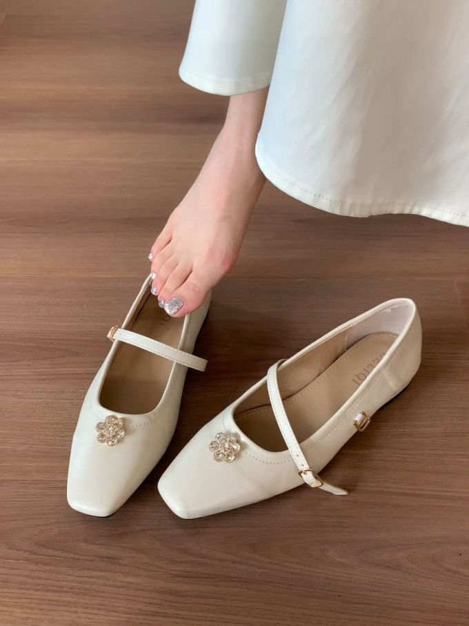 方头 浅口鞋 皮革 