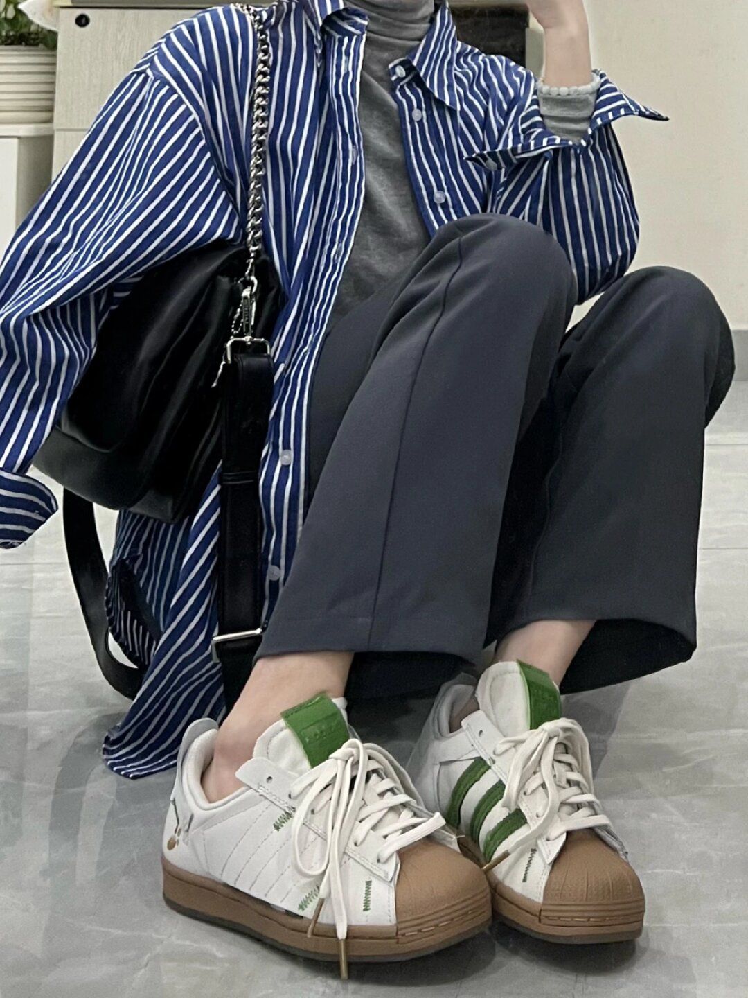 棉麻 衬衫领 条纹/波纹 蓝黑色 基础扣饰  - VALI鞋履AI设计主图