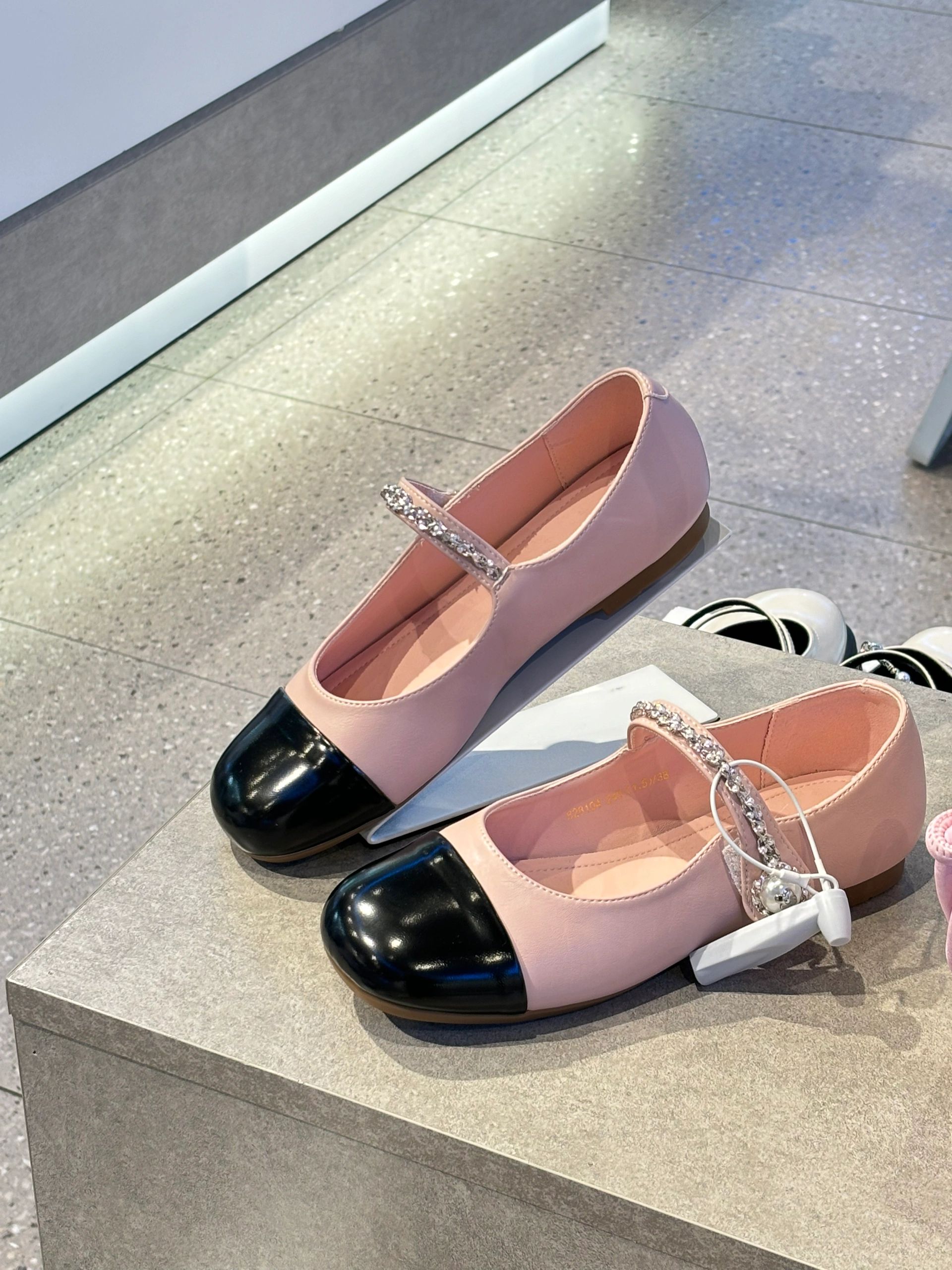 圆头 浅口鞋 皮革  - VALI鞋履AI设计主图