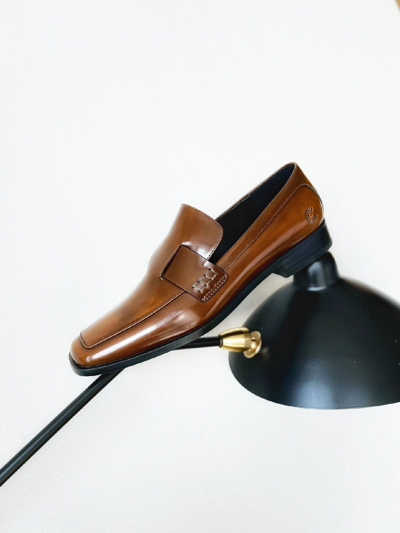 方头 低帮 一脚蹬 深口鞋 皮革  - VALI鞋履AI设计主图