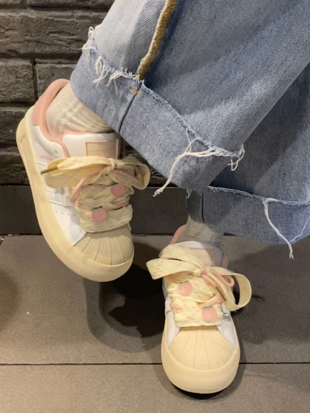 低帮 系带 魔术贴  - VALI鞋履AI设计主图