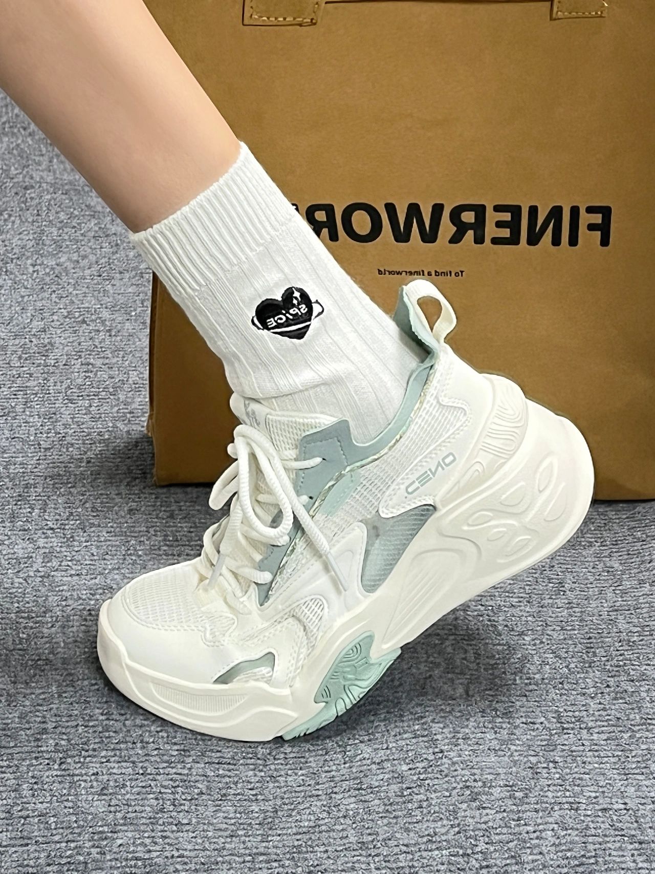 低帮 系带 魔术贴  - VALI鞋履AI设计主图