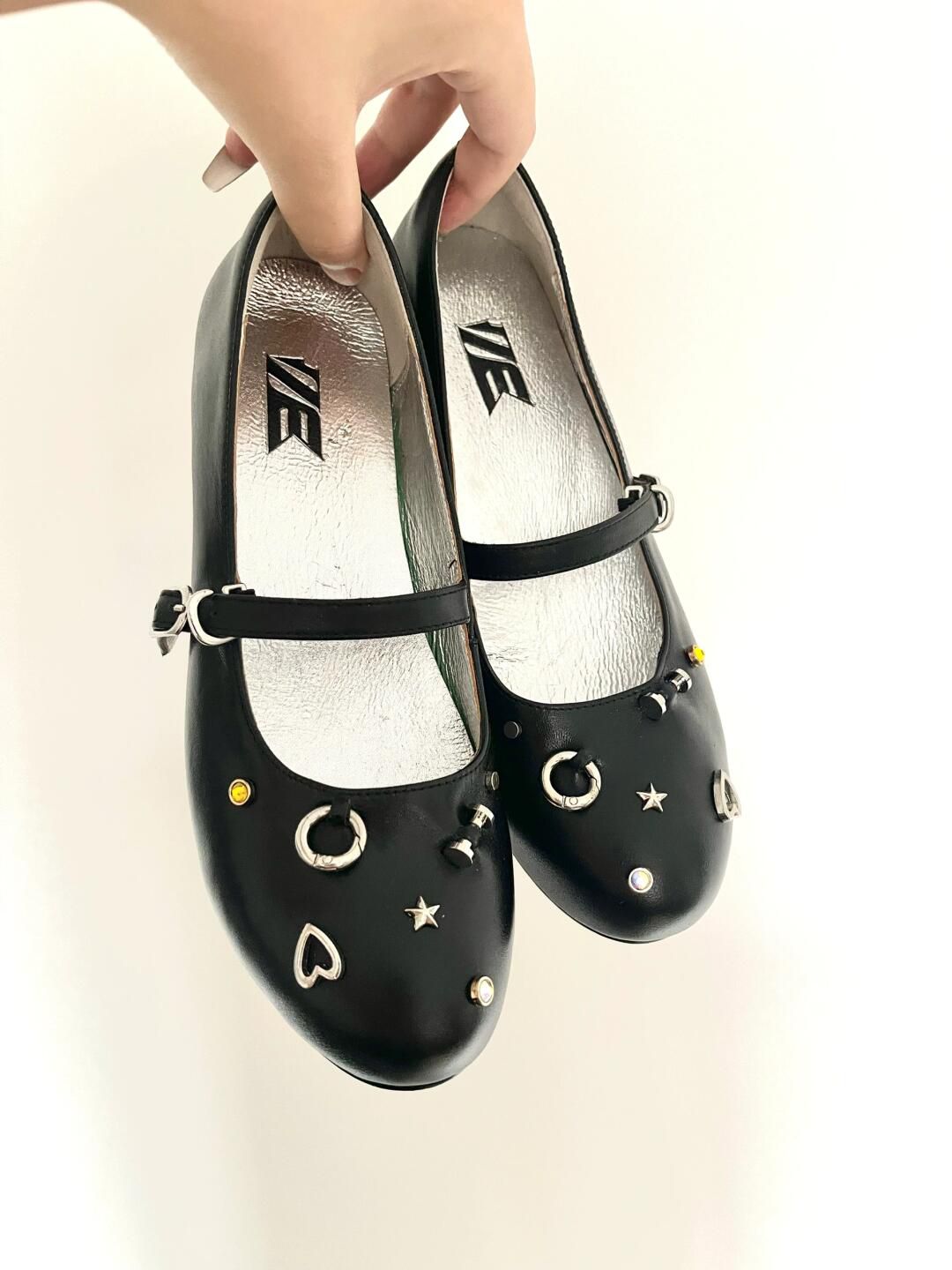 圆头 袢扣 中口鞋 皮革  - VALI鞋履AI设计主图