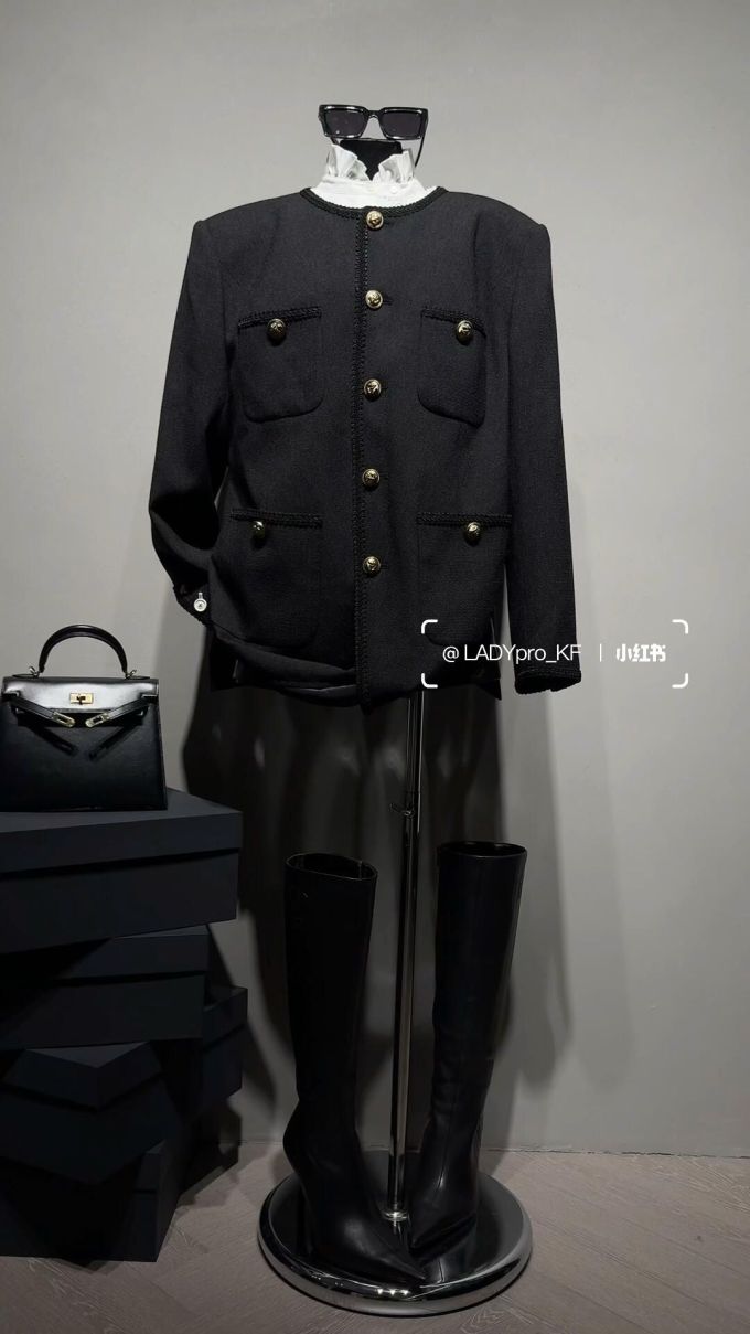 呢绒 H型 圆形领 中长袖 基础袖 边缘装饰 踢踏舞鞋色 装饰扣饰 基础扣饰 